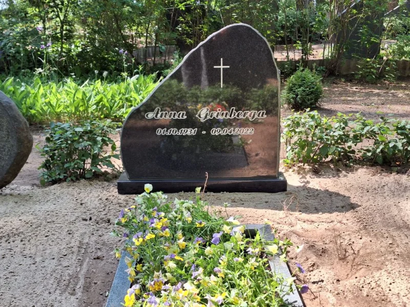 SKS Granit SIA SIA SKS GRANIT в Елгаве – гранитные надгробия и благоустройство мест захоронения