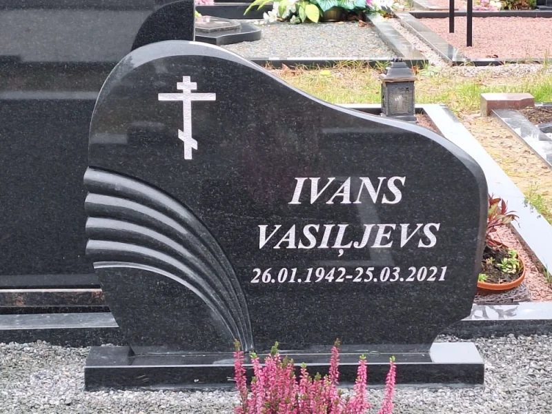 SKS Granit SIA SIA SKS GRANIT в Елгаве – гранитные надгробия и благоустройство мест захоронения