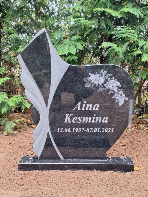 SKS Granit SIA SIA SKS GRANIT в Елгаве – гранитные надгробия и благоустройство мест захоронения