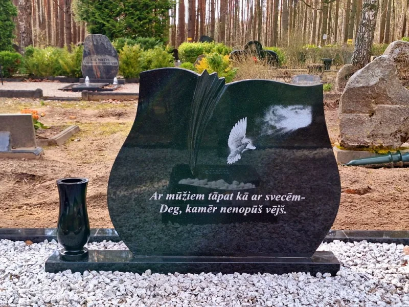 SKS Granit SIA SIA SKS GRANIT в Елгаве – гранитные надгробия и благоустройство мест захоронения