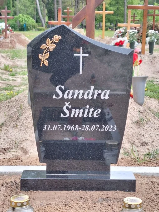 SKS Granit SIA SIA SKS GRANIT в Елгаве – гранитные надгробия и благоустройство мест захоронения