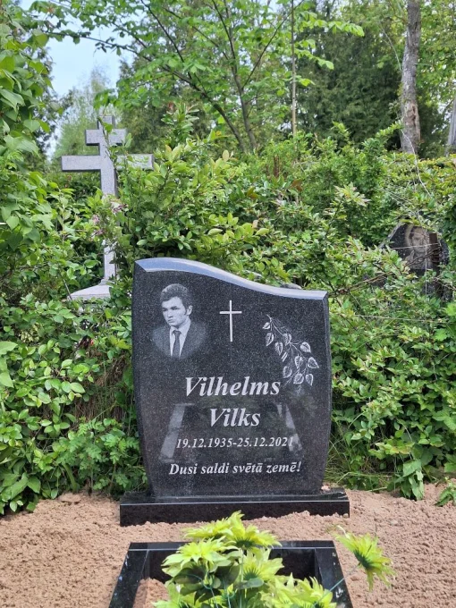 SKS Granit SIA SIA SKS GRANIT в Елгаве – гранитные надгробия и благоустройство мест захоронения