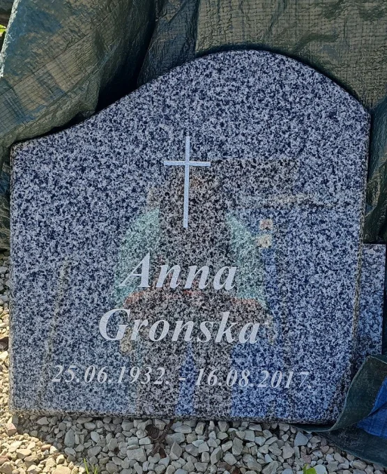 SKS Granit SIA SIA SKS GRANIT в Елгаве – гранитные надгробия и благоустройство мест захоронения