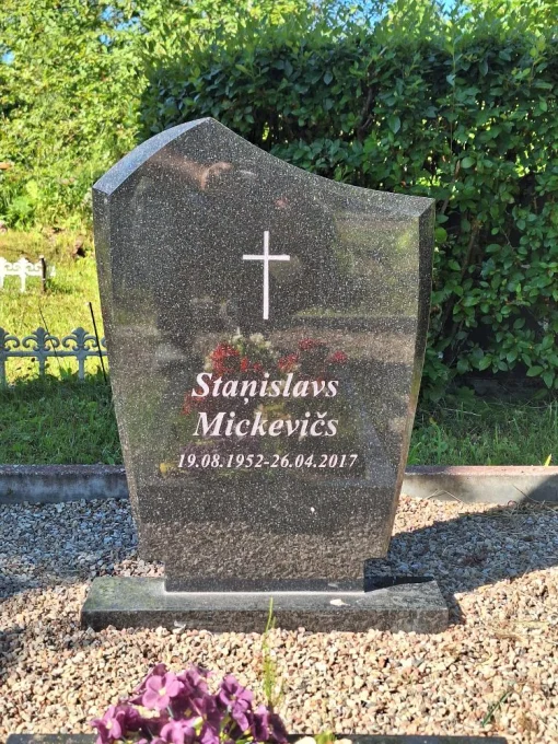 SKS Granit SIA SIA SKS GRANIT в Елгаве – гранитные надгробия и благоустройство мест захоронения