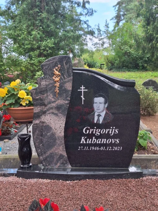 SKS Granit SIA SIA SKS GRANIT в Елгаве – гранитные надгробия и благоустройство мест захоронения