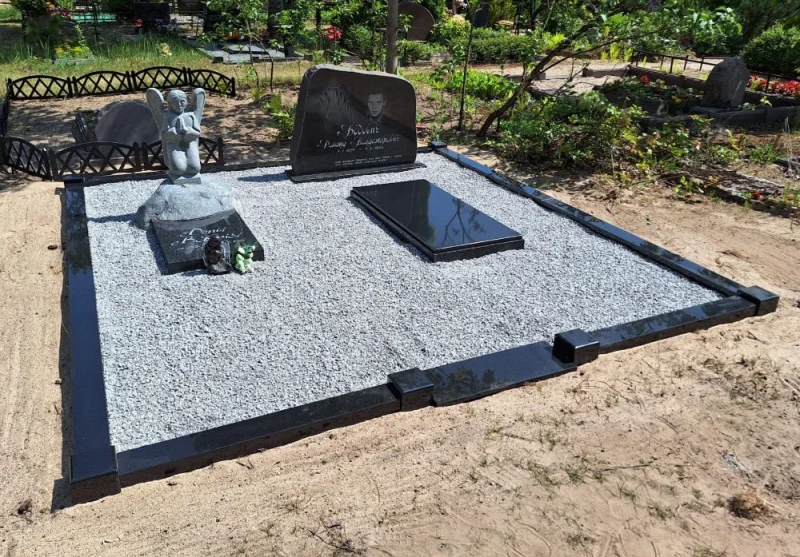 SKS Granit SIA SIA SKS GRANIT в Елгаве – гранитные надгробия и благоустройство мест захоронения