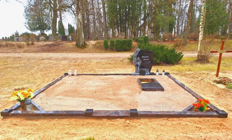 SKS Granit SIA SIA SKS GRANIT в Елгаве – гранитные надгробия и благоустройство мест захоронения