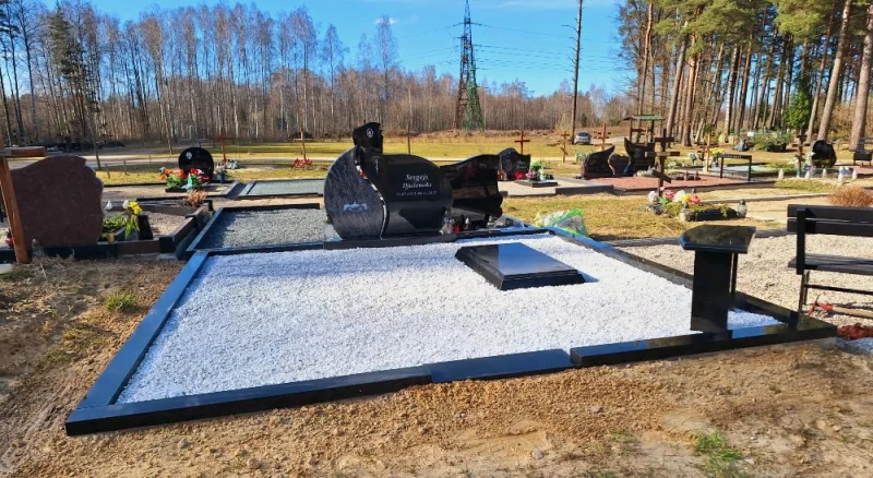 SKS Granit SIA SIA SKS GRANIT в Елгаве – гранитные надгробия и благоустройство мест захоронения