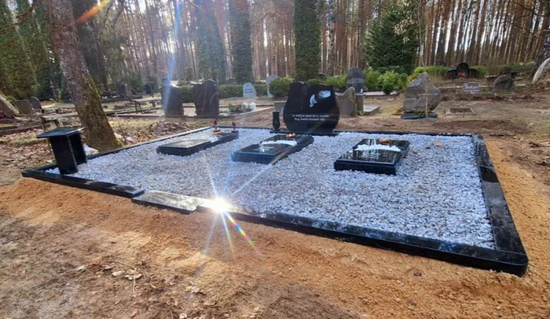 SKS Granit SIA SIA SKS GRANIT в Елгаве – гранитные надгробия и благоустройство мест захоронения