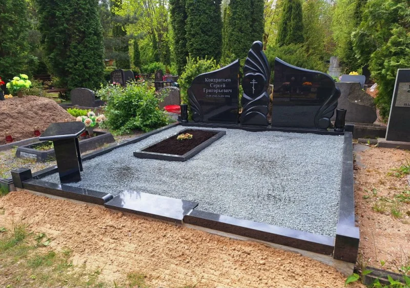 SKS Granit SIA SIA SKS GRANIT в Елгаве – гранитные надгробия и благоустройство мест захоронения