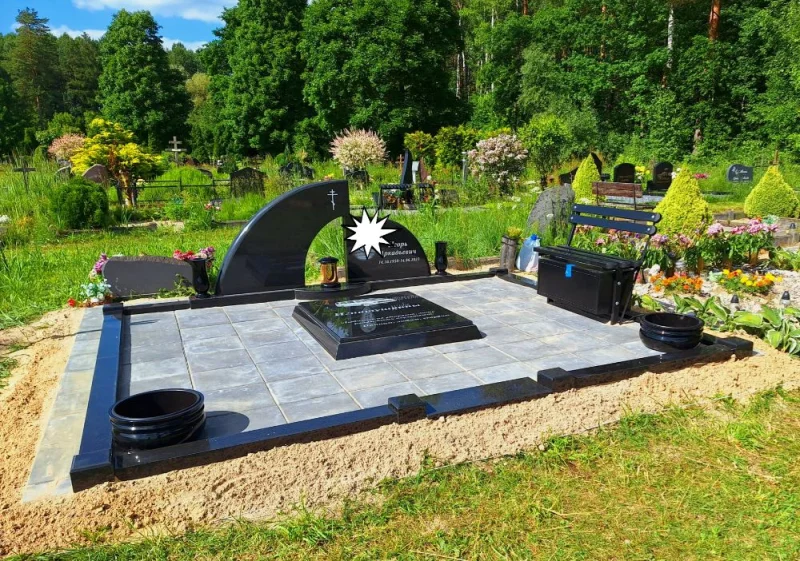 SKS Granit SIA SIA SKS GRANIT в Елгаве – гранитные надгробия и благоустройство мест захоронения