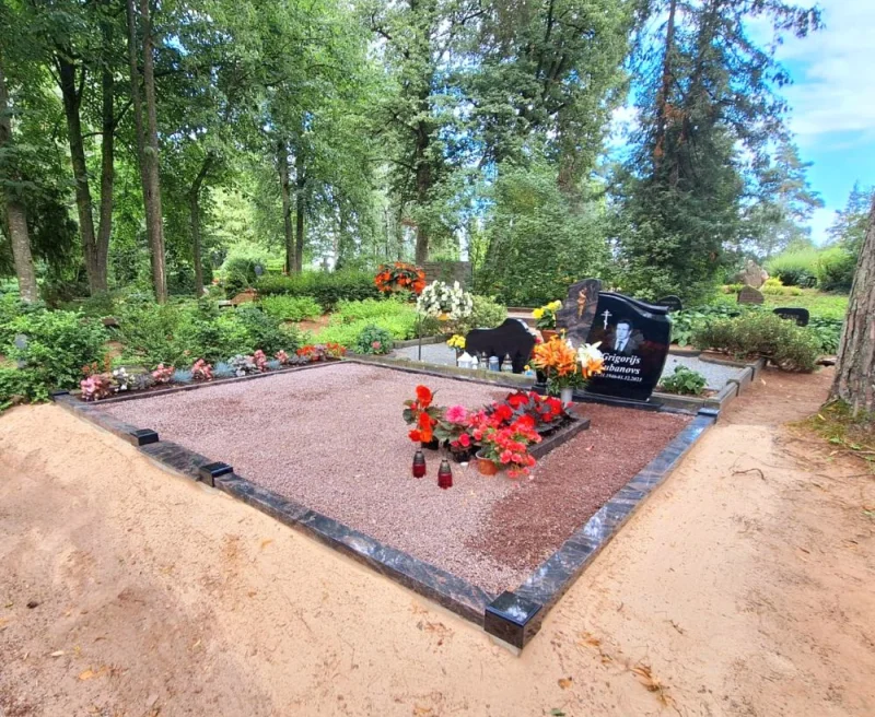 SKS Granit SIA SIA SKS GRANIT в Елгаве – гранитные надгробия и благоустройство мест захоронения