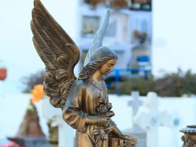 Бронзовые изделия для кладбищ