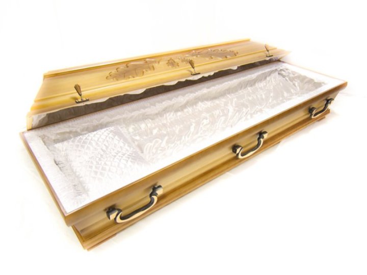 Koka zārks ar pašdarināto gultiņu