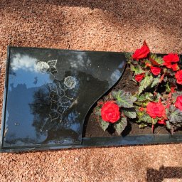 Preview image for  Semi-closed granite tombstone