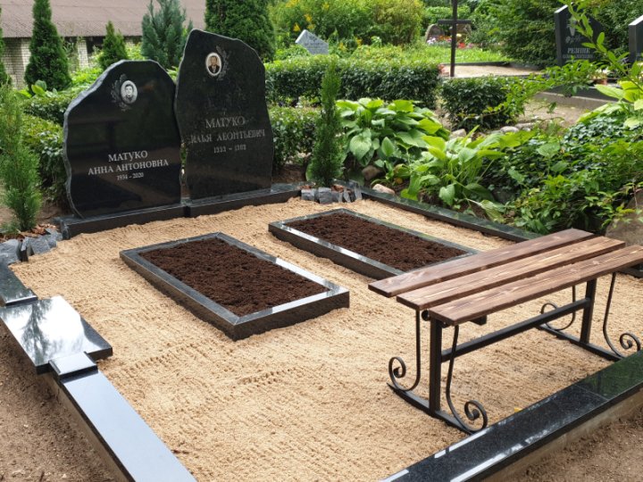 Order a wooden bench for grave place 