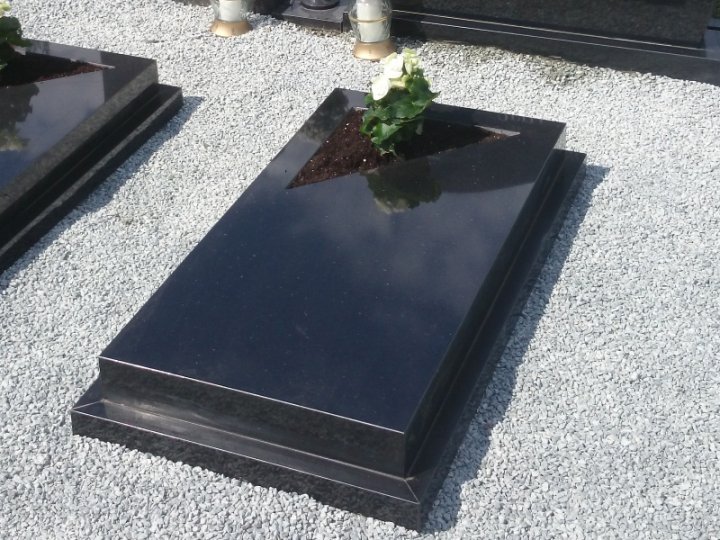 Granite grave slab with an open corner