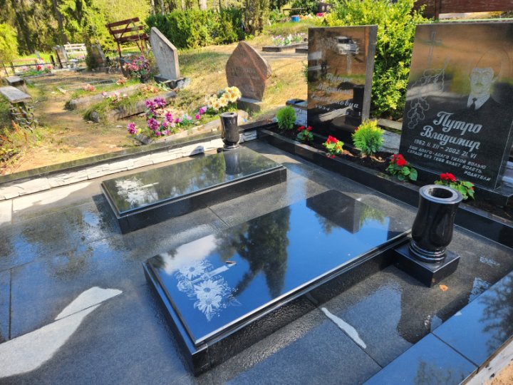 Granite closed gravestone with classic design