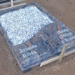 Preview image for  Semi-closed granite tombstone