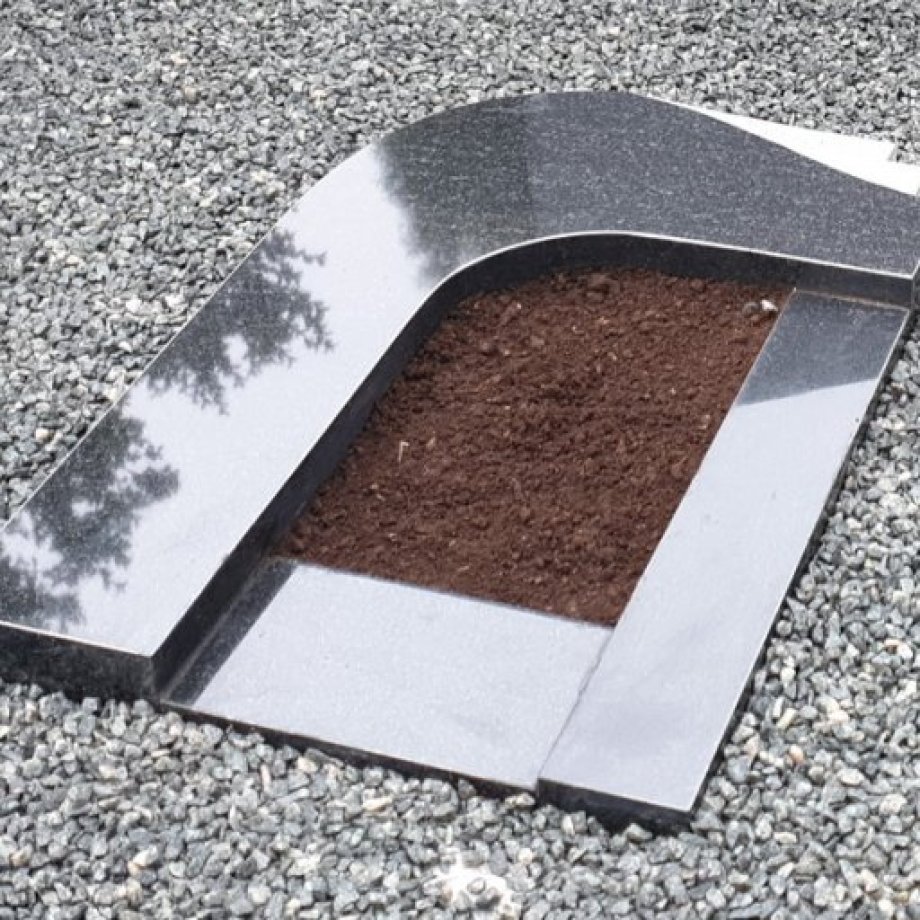 Granite gravestone for urns with a curved line
