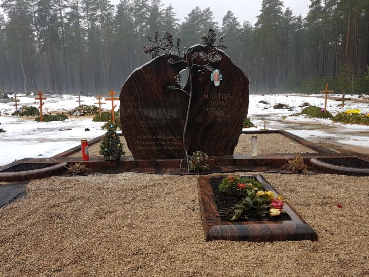 Elegant open-type gravestone made of granite