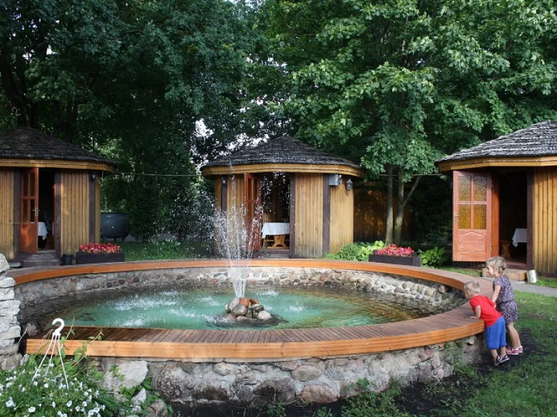 В маленьких домиках или на террасе на свежем воздухе - Zaļais Darzs