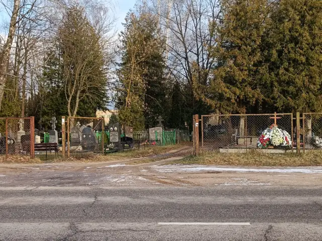 Rietumu Ieeja – Katoļu un Kristiešu Kapi