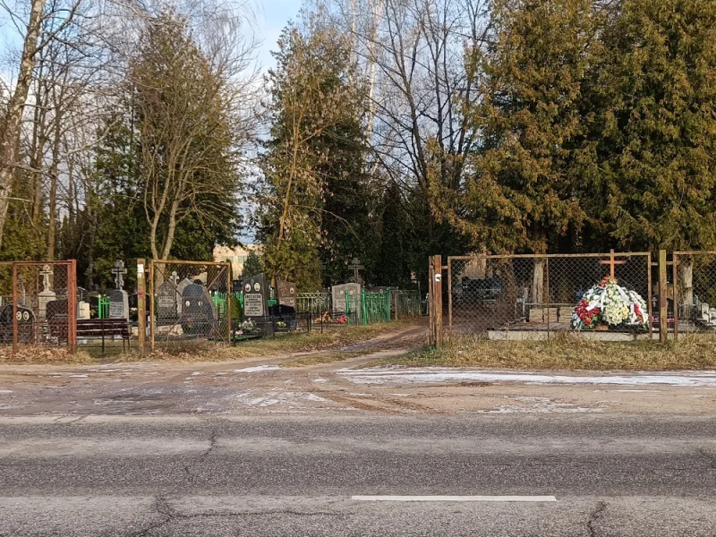 Rietumu Ieeja – Katoļu un Kristiešu Kapi