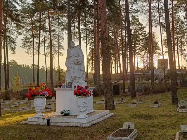 Padomju Karavīru Brāļu kapi — Daugavpils Padomju Karavīru kapi