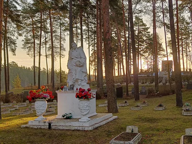 Padomju Karavīru Brāļu kapi — Daugavpils Padomju Karavīru kapi