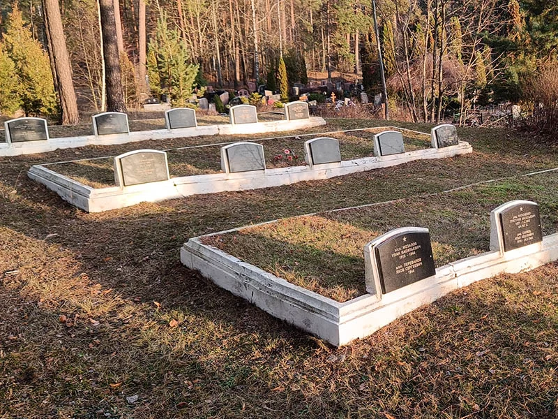 Padomju Karavīru Brāļu kapi — Daugavpils Padomju Karavīru kapi