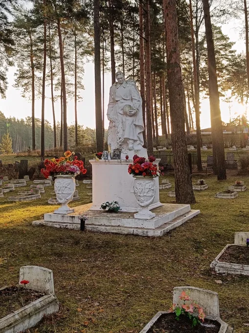 Padomju Karavīru Brāļu kapi — Daugavpils Padomju Karavīru kapi