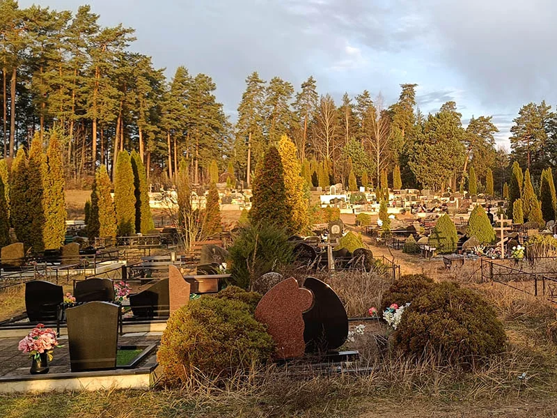 Даугавапилсское коммунальное кладбище Даугавапилсское коммунальное кладбище является важным свидетельством многообразной и мультикультурной истории Даугавпилса.