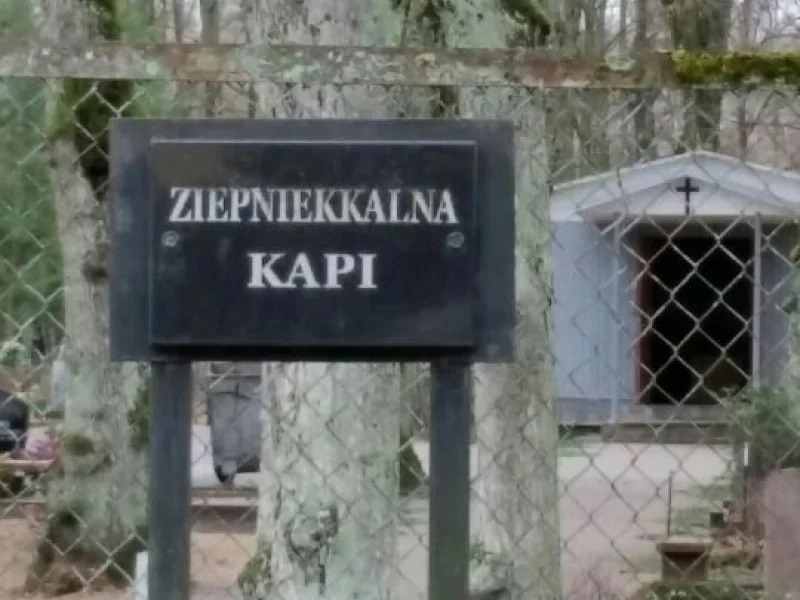 Зиепниеккалнсское кладбище Ziepniekkalna kapsēta izveidota 1871. gadā. Tā ir viena no vecākajām pilsētas nomales kapsētām.