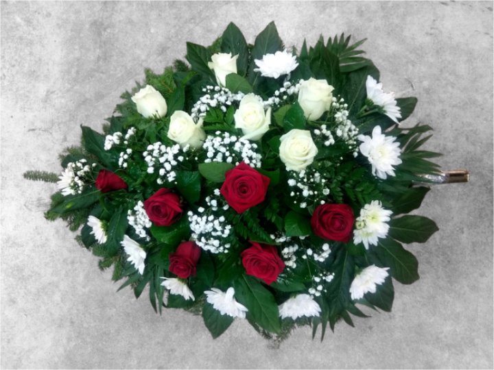 The morning spray is made of contrasting freshly cut flowers