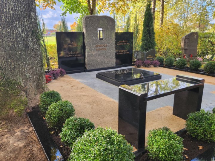 Three-part monument composition