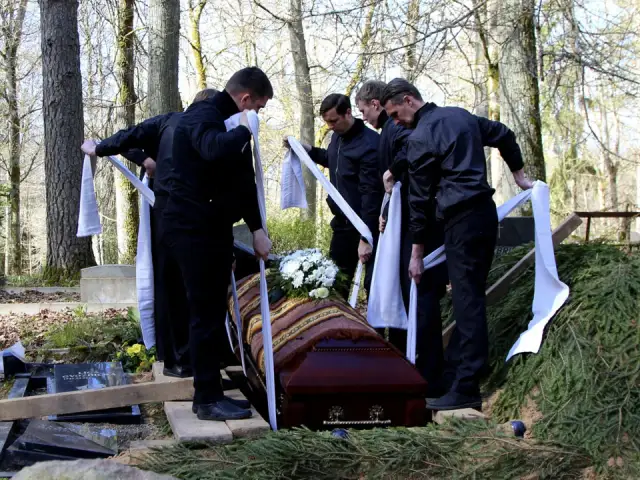 			Pasūtīt bēru organizēšanu
	