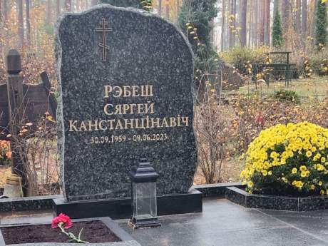 Kalts granīta kapu piemineklis GP-4