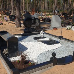 Preview image for  Grave beautification with a granite monument in the shape of a heart