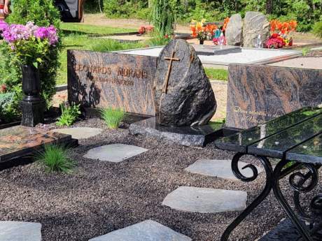 Kapu pieminekļu kompozīcija no granīta un laukakmens GP-12