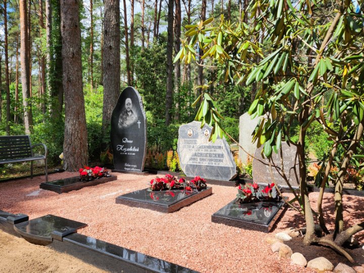 Family grave site beautification