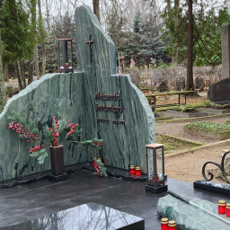 Preview image for  Melonite grave monument