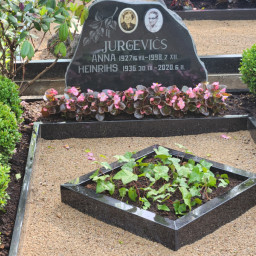 Preview image for  Rough-hewn granite grave monument