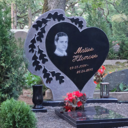 Preview image for  Granite gravestone in the shape of a heart