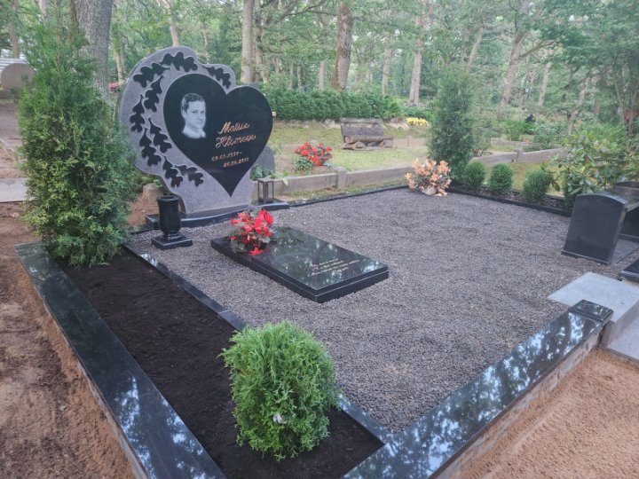 Heart-shaped gravestone made from high-quality Scandinavian granite