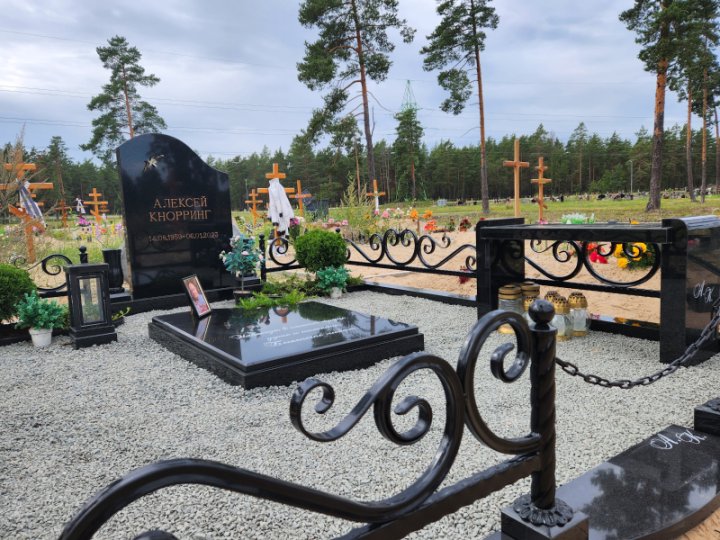 Grave site beautification in a classic style