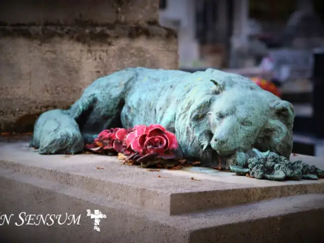 Grave monuments for animals