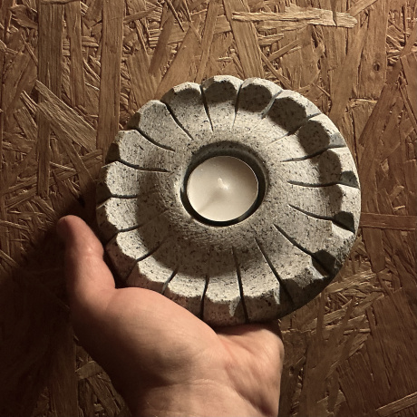 Akmens zieds - svečturis