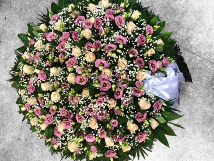 Mourning wreath to express condolences and honor the memory of the deceased