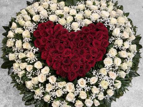 Ekskluzīvs bēru vainags ar bordo  un krēmkrāsa rozēs  1,1m Nr.336